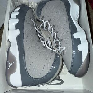 Jordan 9 Retro Gray and White size 4.5